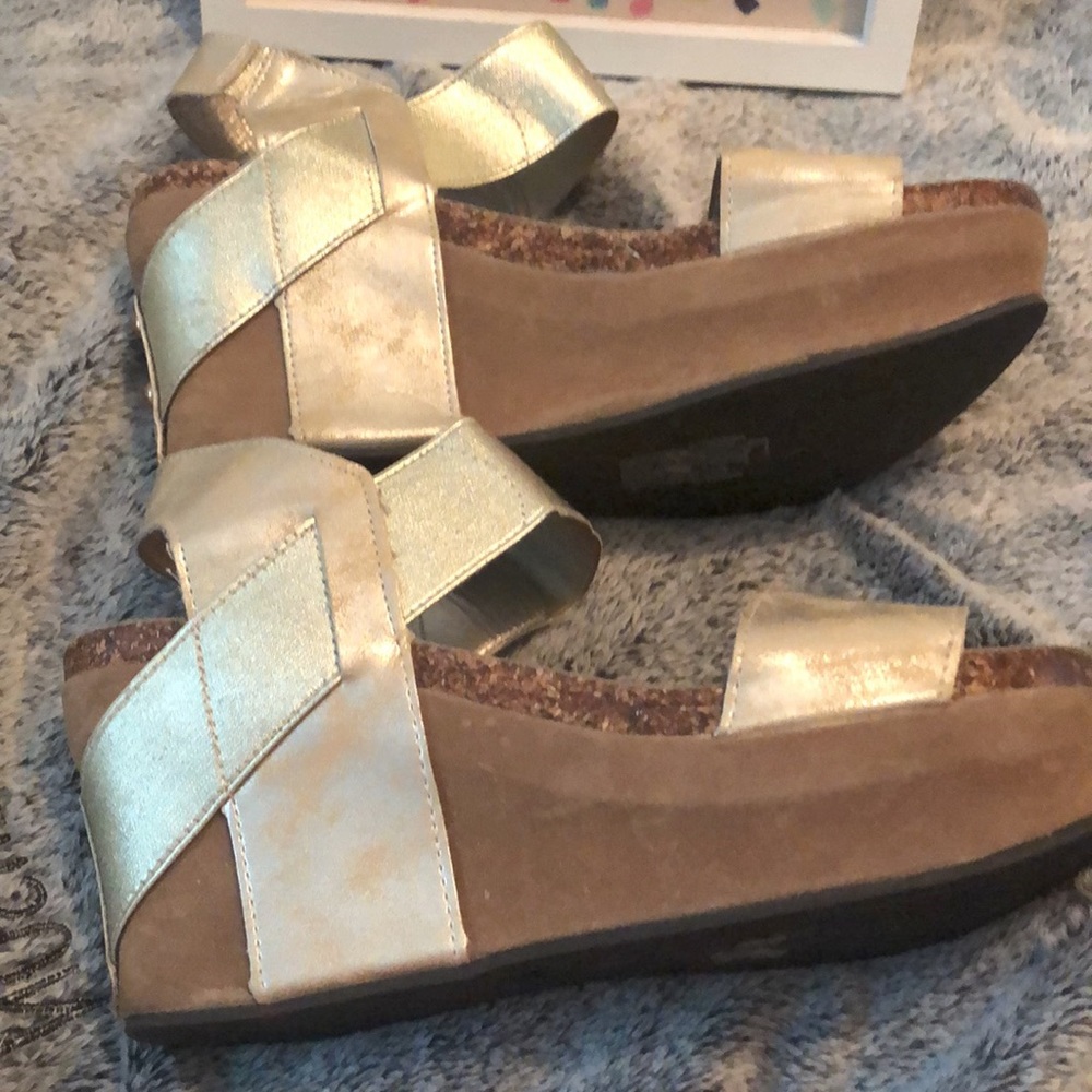 Pierre Dumas Gold Sandals size 10. ππ - Picture 2 of 5